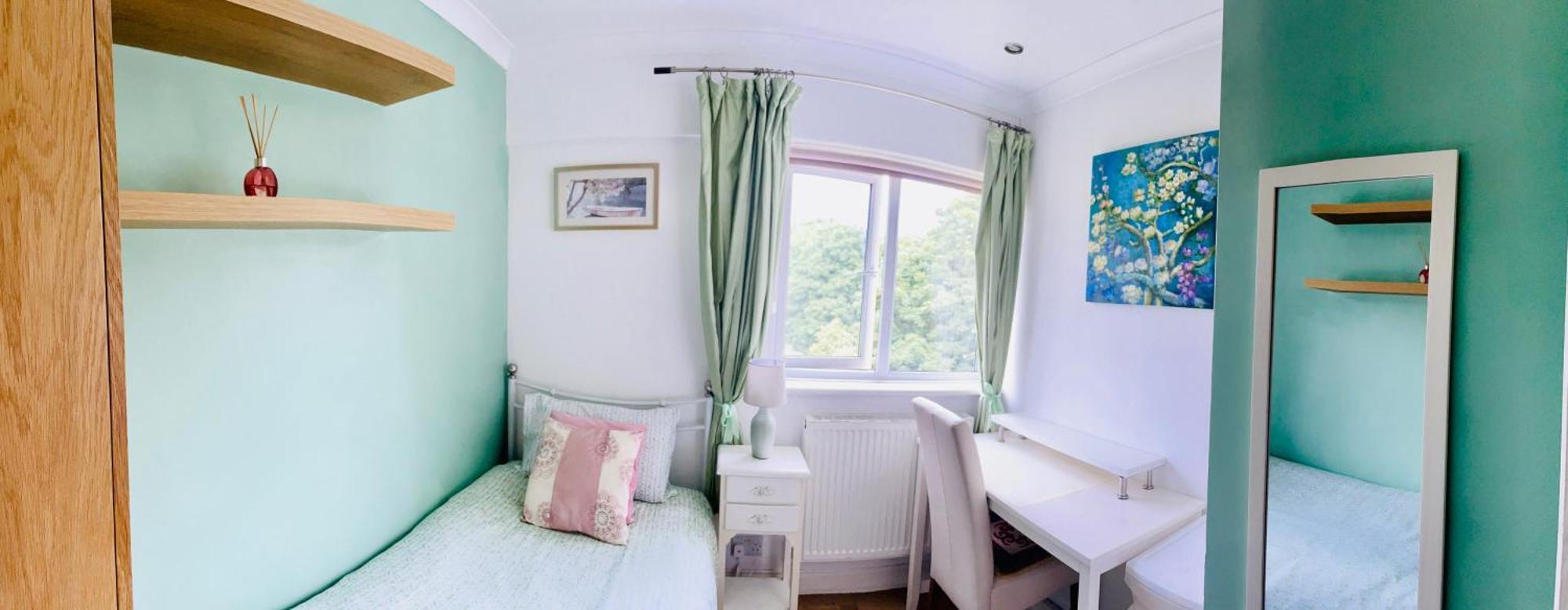 Modern And Chic With Beautiful Landscape Views Londres